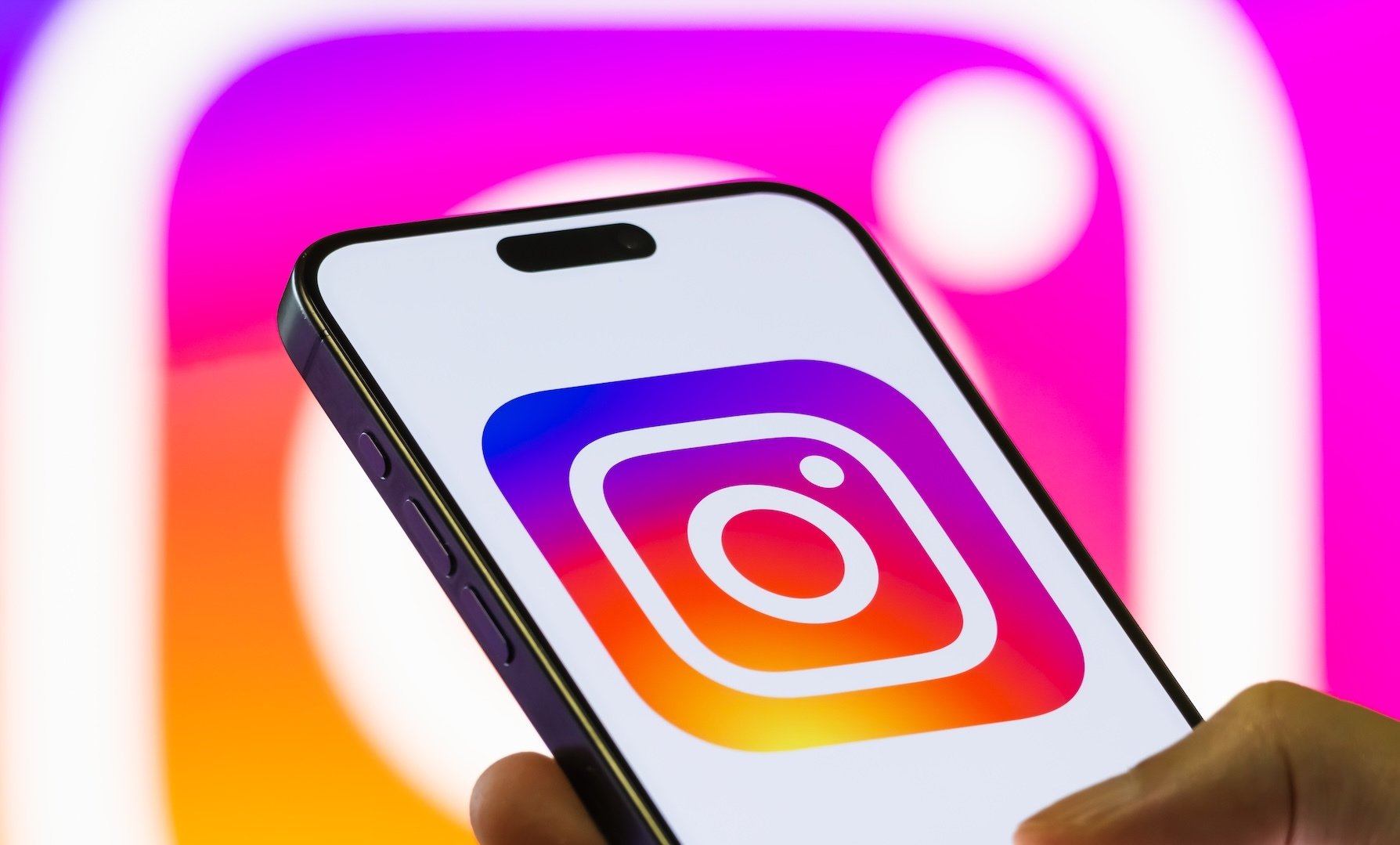 planet-instagram-the-social-media-app-has-3-billion-users-burk83