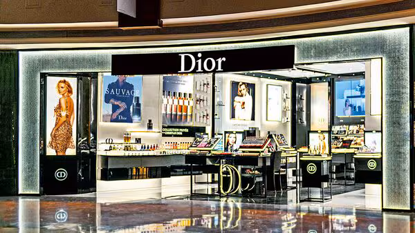 Dior168054249836216805424986101680542498610