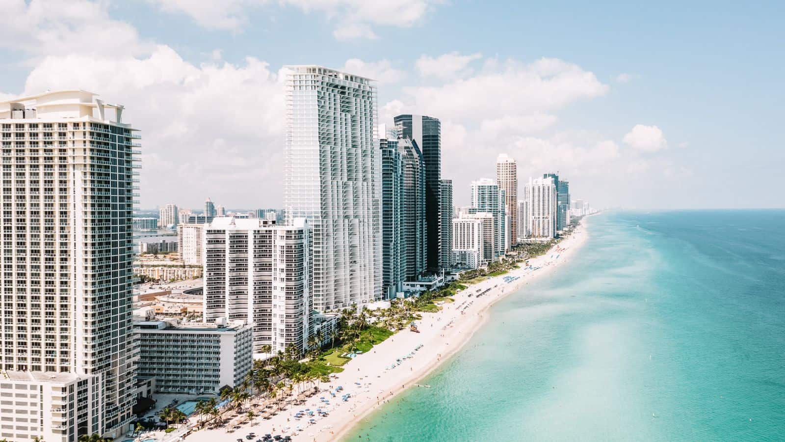 Breathtaking-US-Spots-for-Your-East-Coast-Road-TripMiami-FloridaKuteichAdobeStock249529981