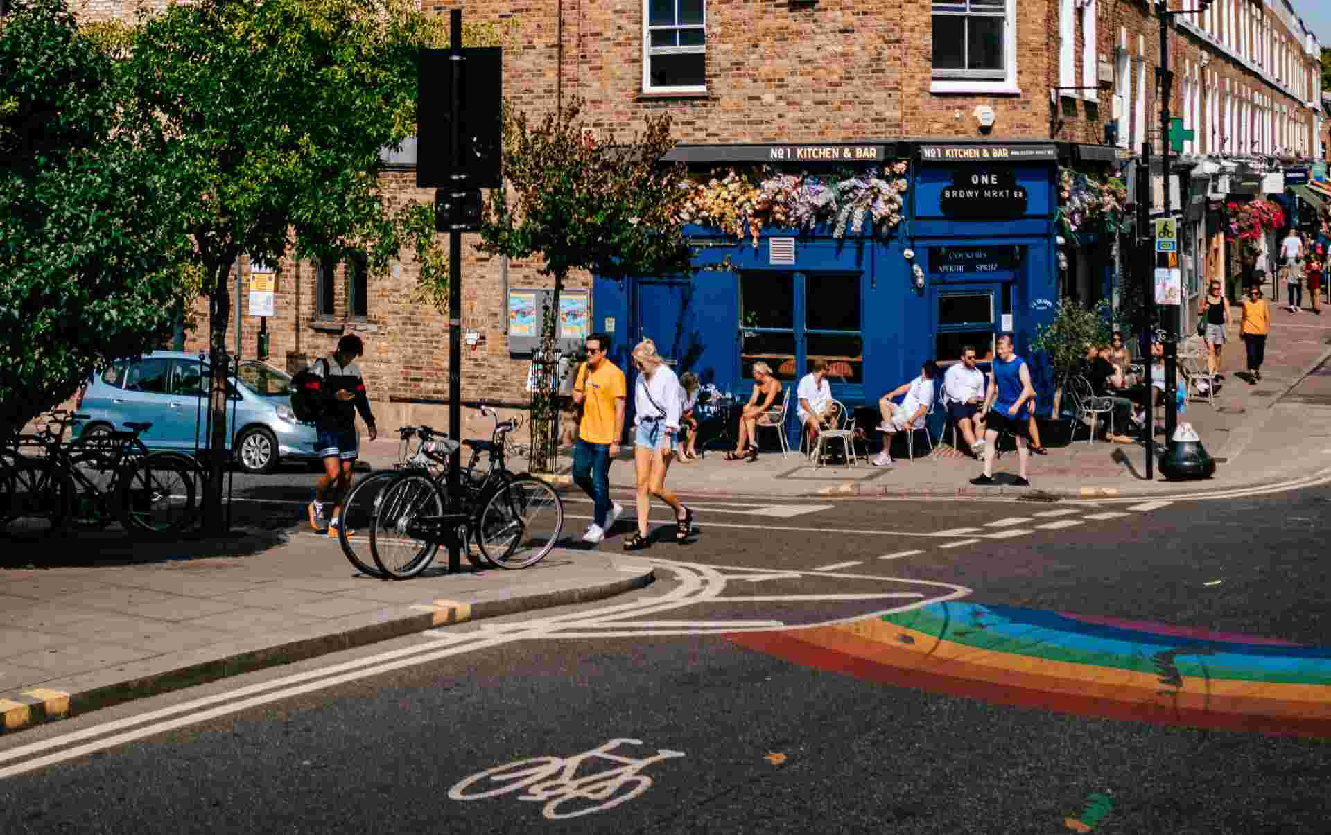 broadway-market-london-PgnvSAULsZM