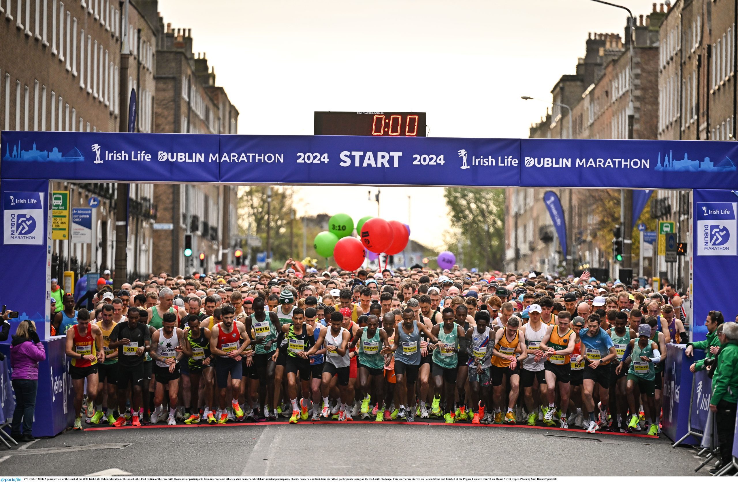 ST-UK-RUNNING-DUBLIN-MARATHON-RACE-DAY-START-scaled