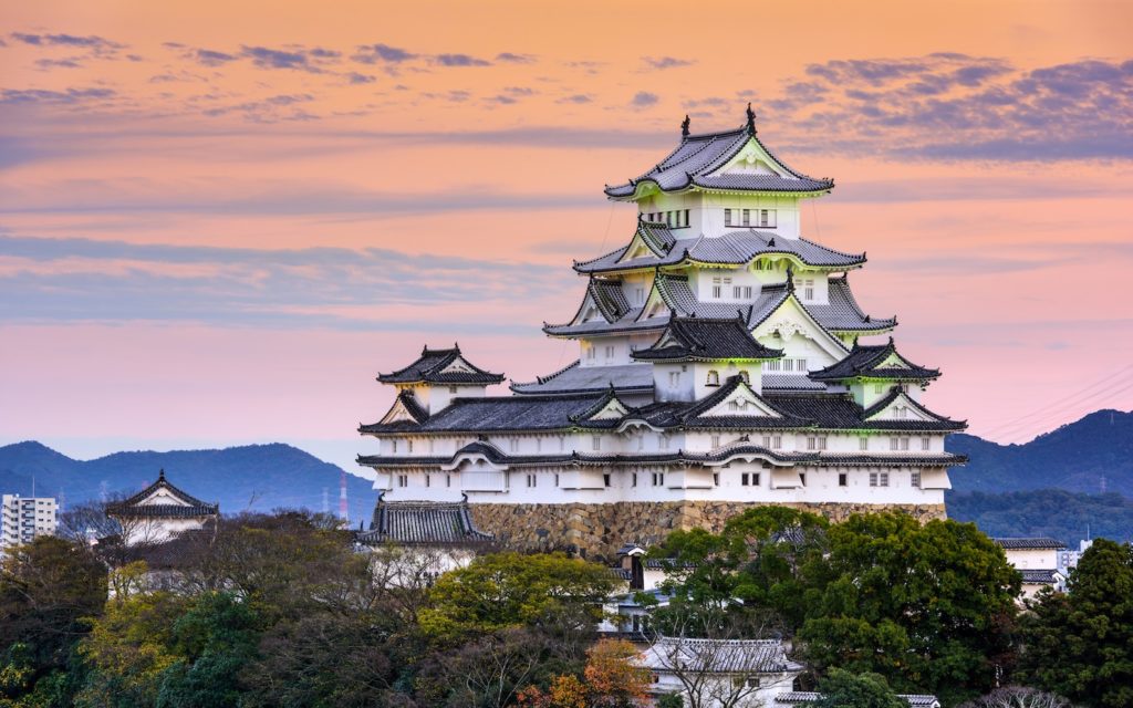 Hijime-Castle-at-dusk-1024x640