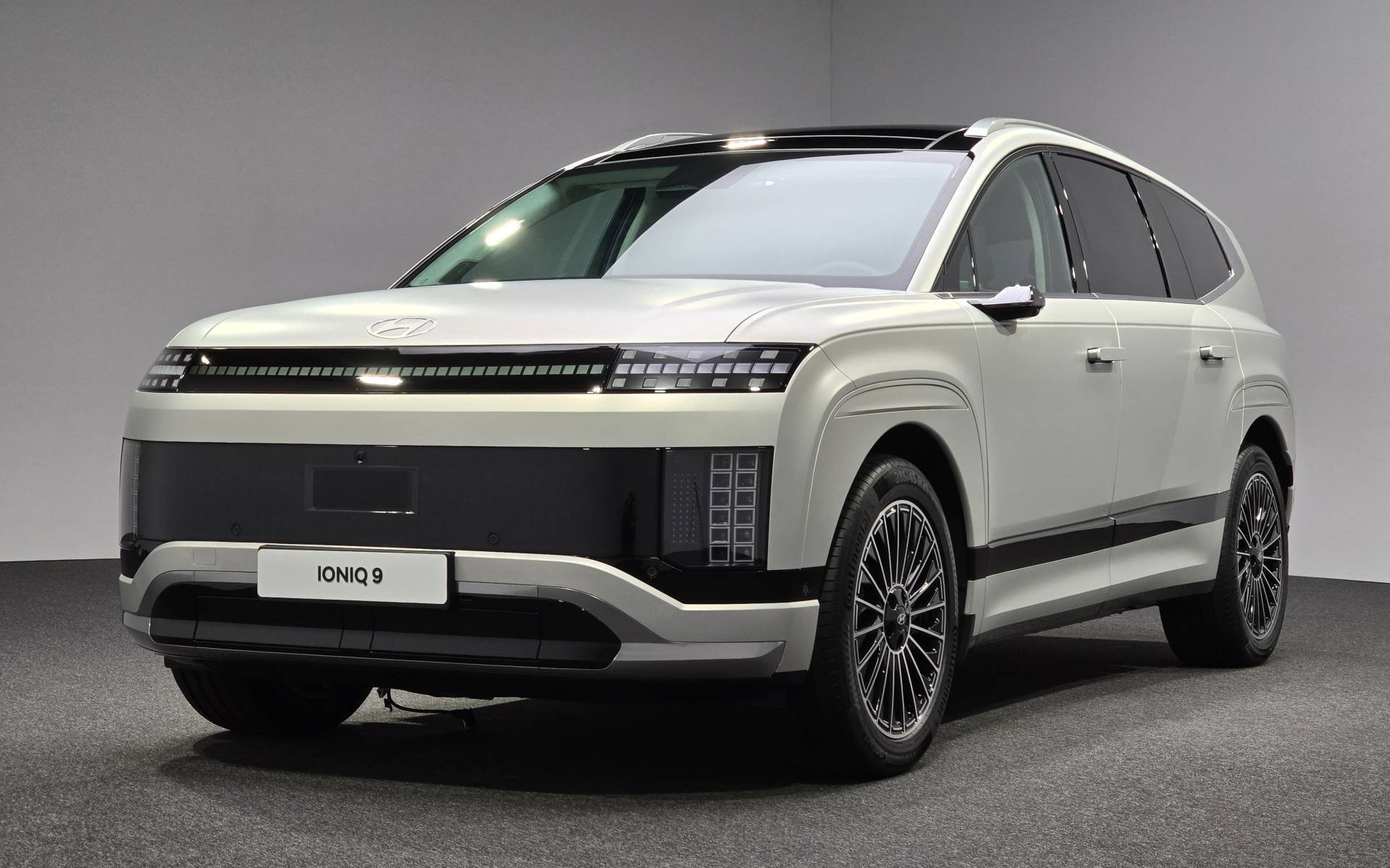 642648-hyundai-ioniq-9-2025