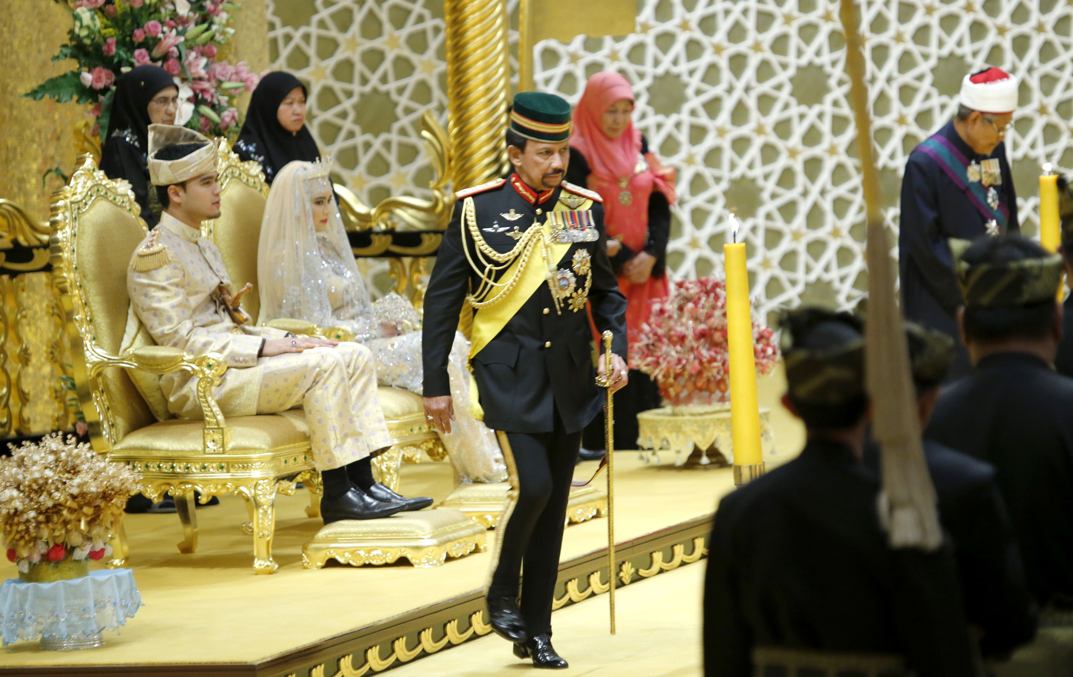 190408223403-file-brunei-sultan-03