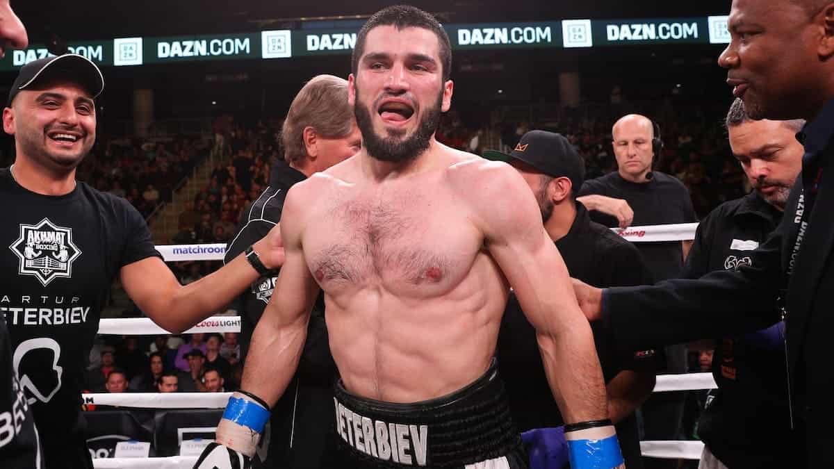 Artur-Beterbiev-beats-up-heavyweights