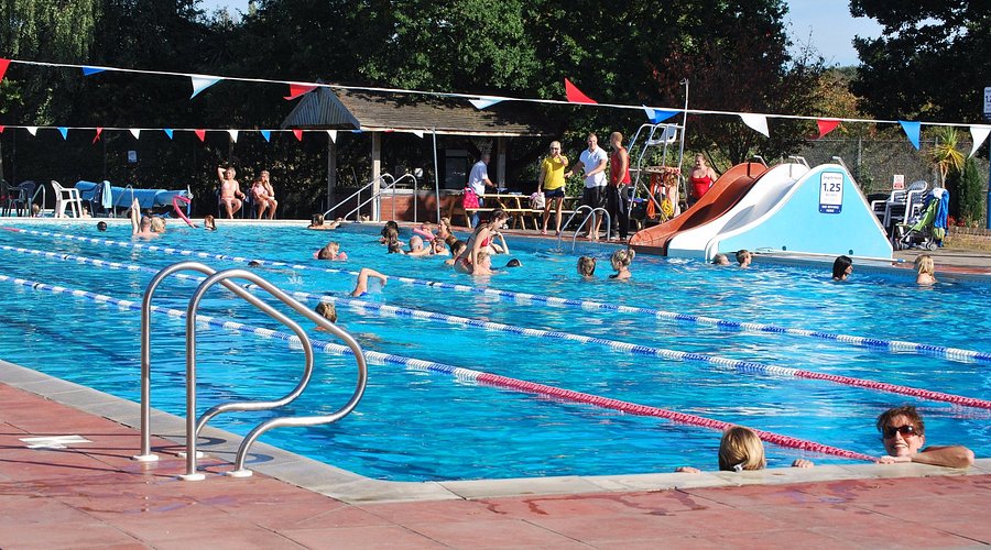 hampton-outdoor-pool