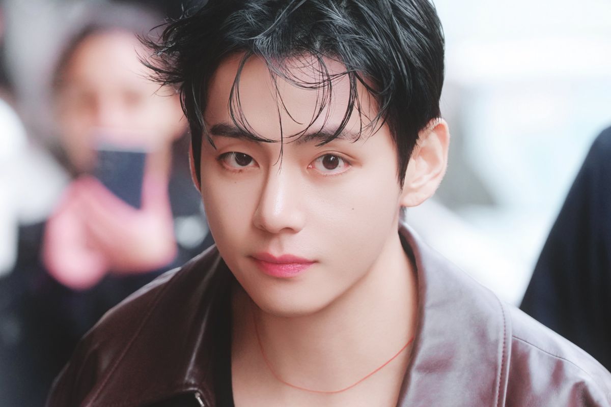 BTS-V-shares-a-full-friends-reunion-on-Instagram