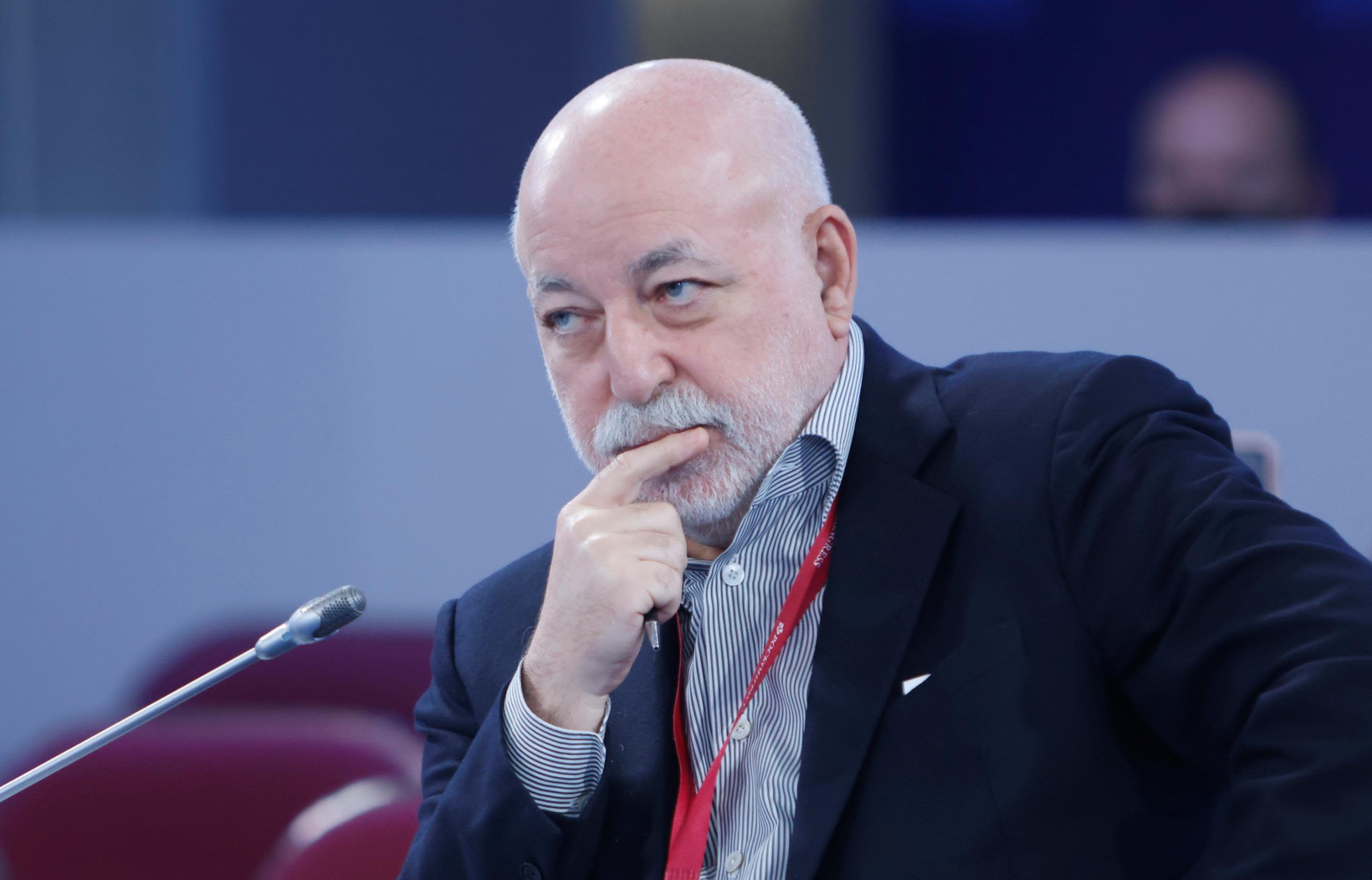 220902134139-viktor-vekselberg-0622