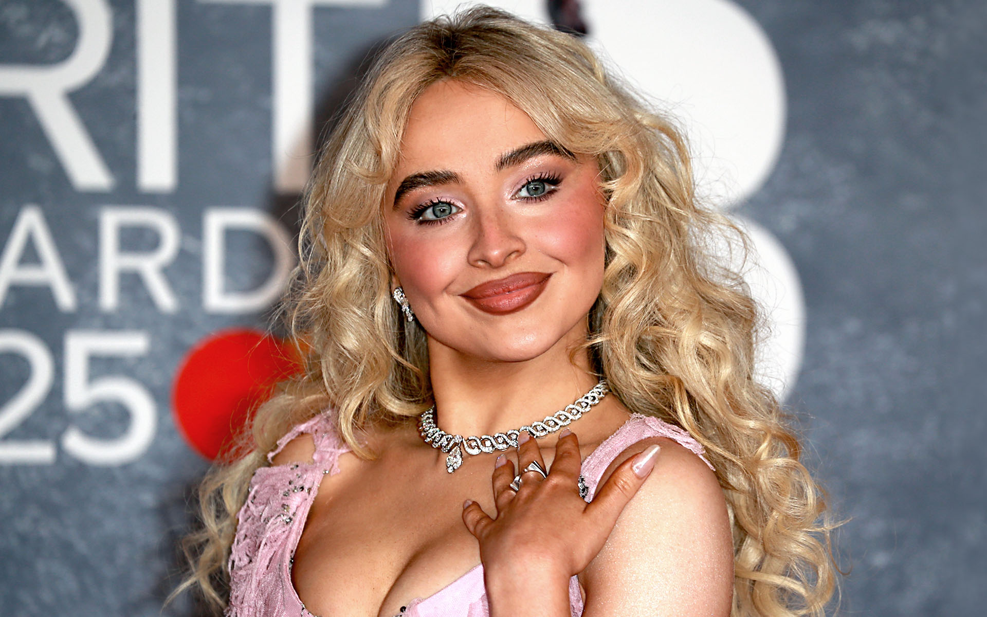 sabrinacarpenterarticleimage2025