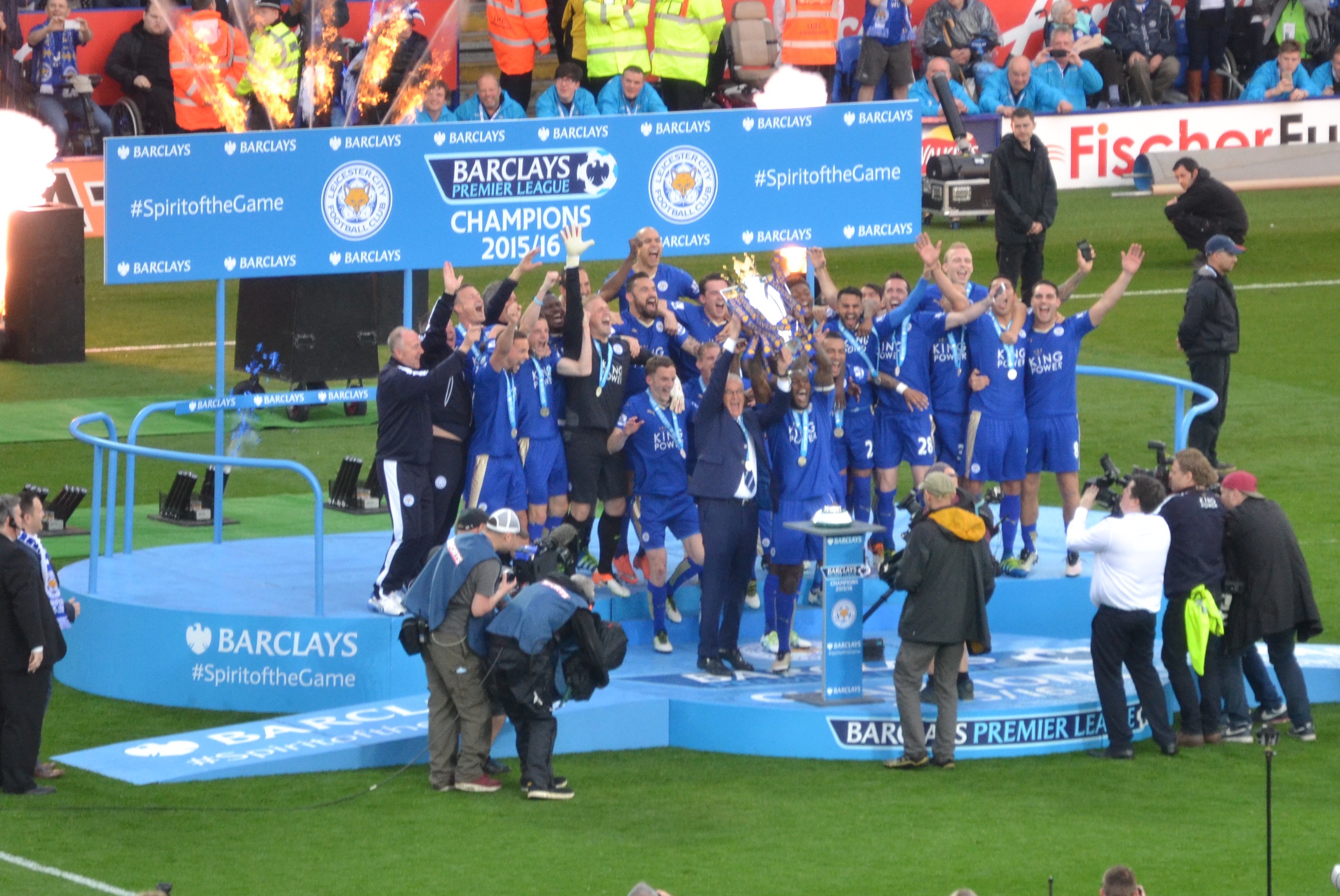 LCFCliftthePremierLeagueTrophy26943755296cropped