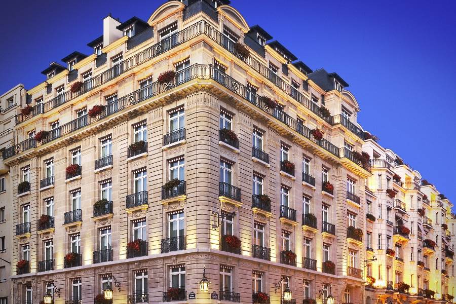Le-Bristol-Paris-hotel-facade