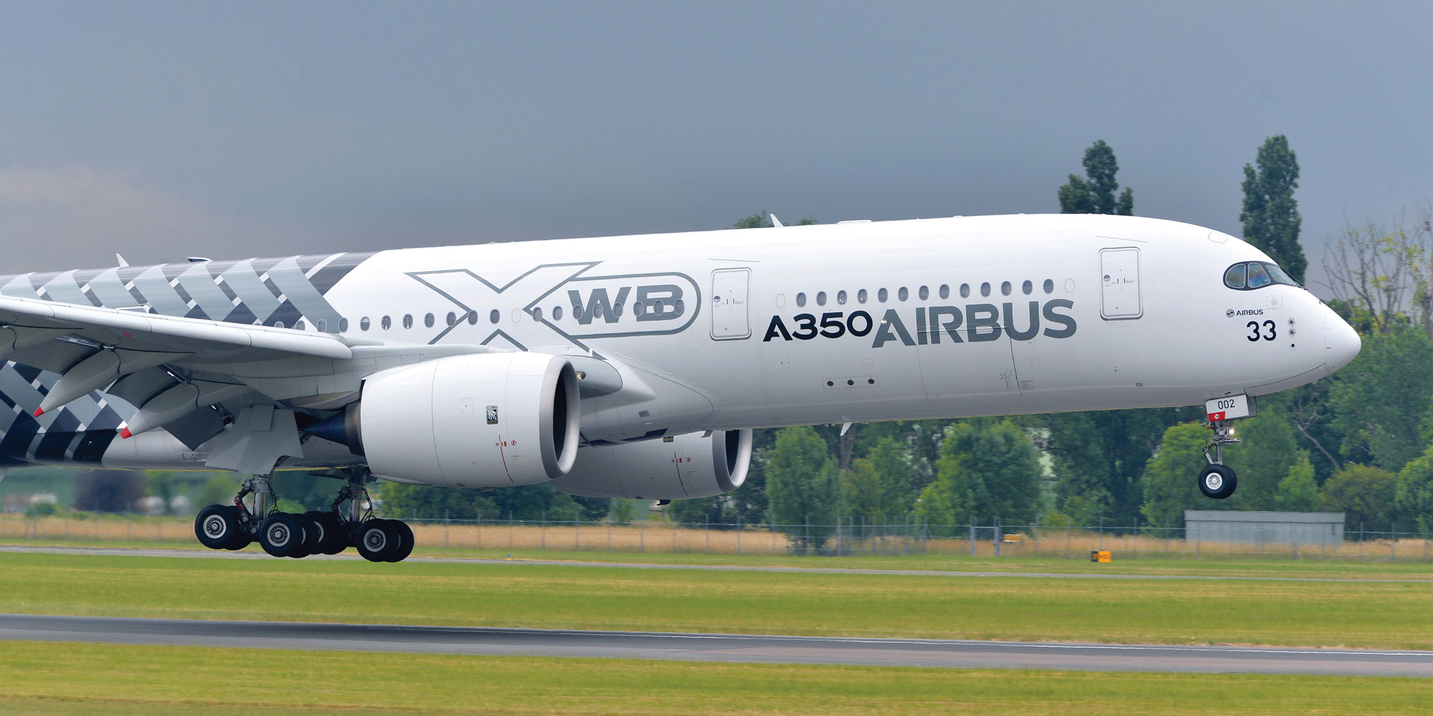 pas2015flightdemoa350xwblanding