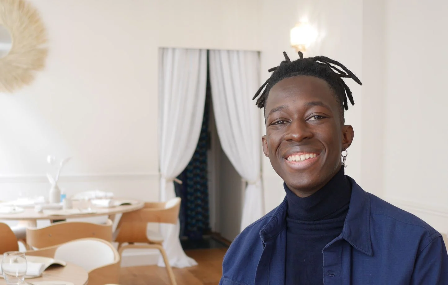 1444x920mory-sacko-dans-la-salle-de-son-restaurant-mosuke