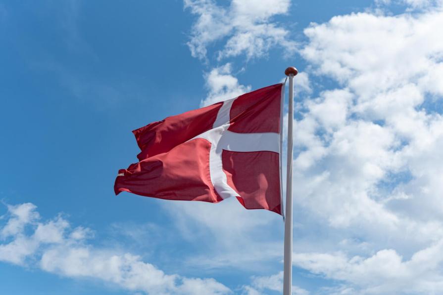 8950smapse-flag-of-denmark-colours-and-symbols1
