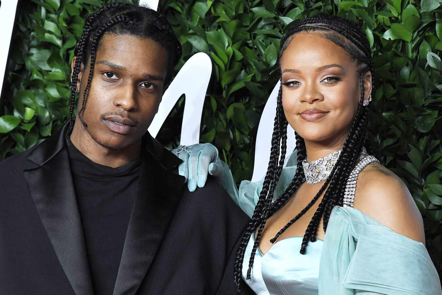 rihanna-1-2000-3a12d448ca234cef91d848369108a4bc