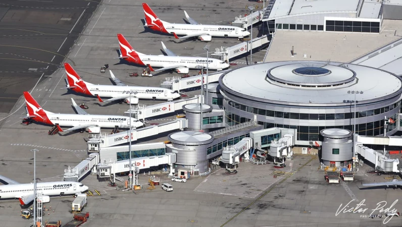 Qantas-737s-parked-at-Sydney-Airport-as-shot-by-Victor-Pody9807025565