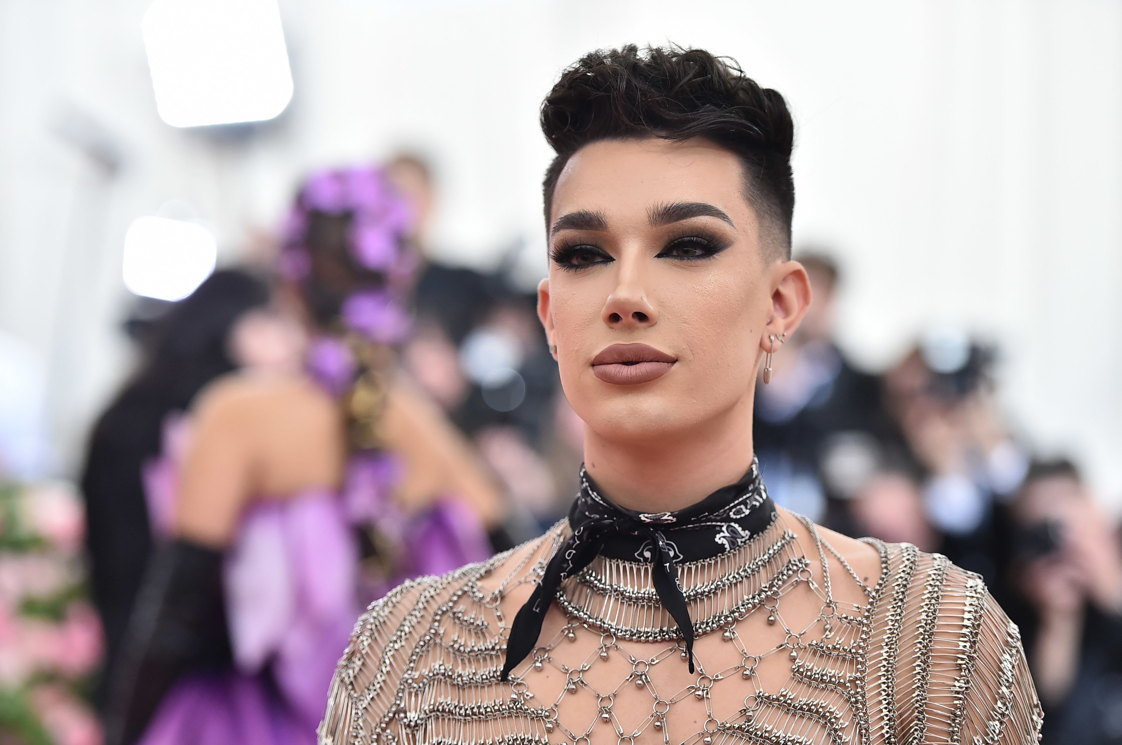 190512120344-james-charles-youtube-blogger-restricted