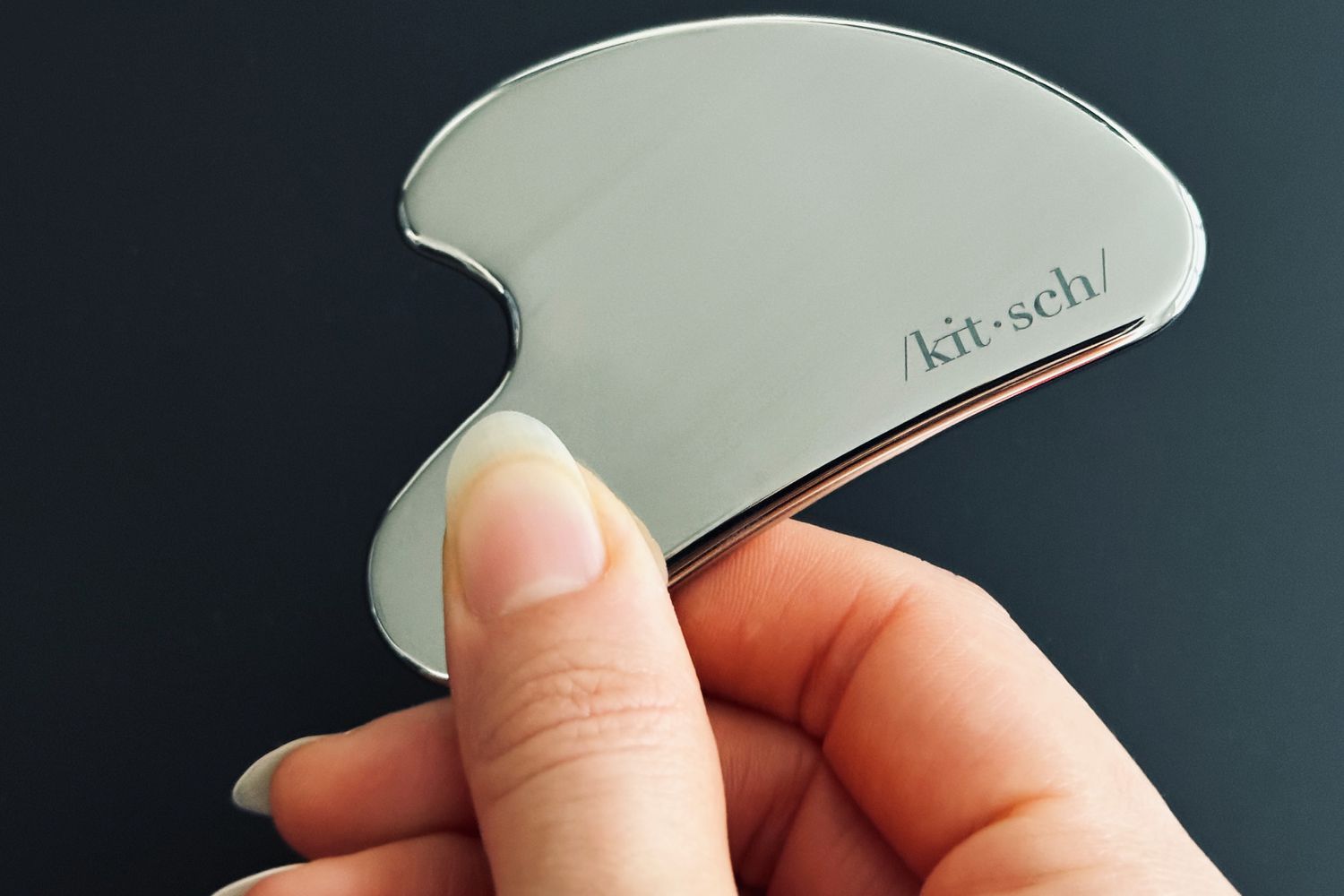 peo-facial-tools-gua-sha-ice-rollers-test-kitsch-stainless-steel-joy-kim-07crop-b754567e51db4058a1d449f025915e55