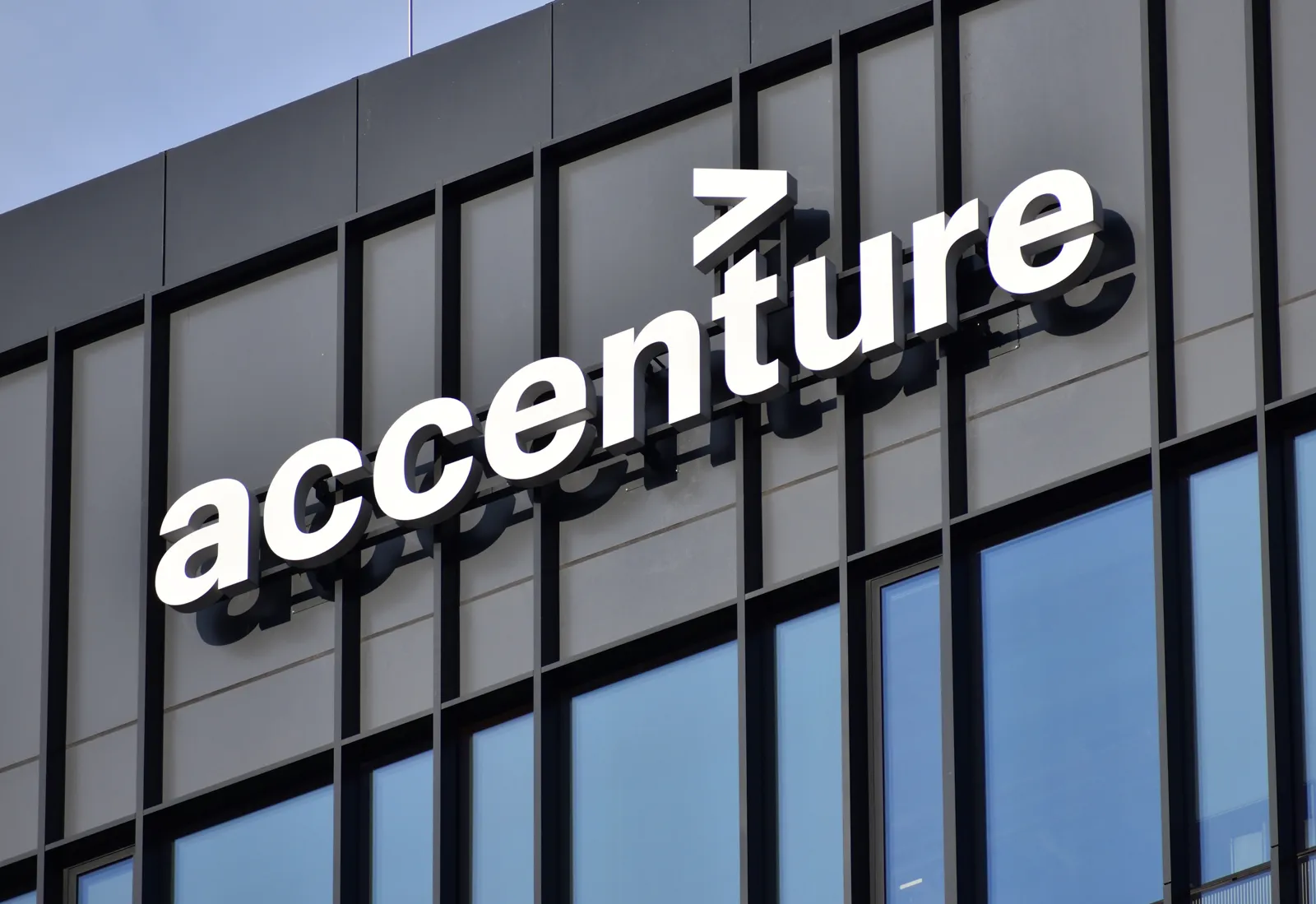 Accenture-logo-on-office-building-facade