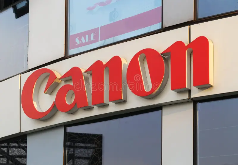 canon-logo-wall-35467502