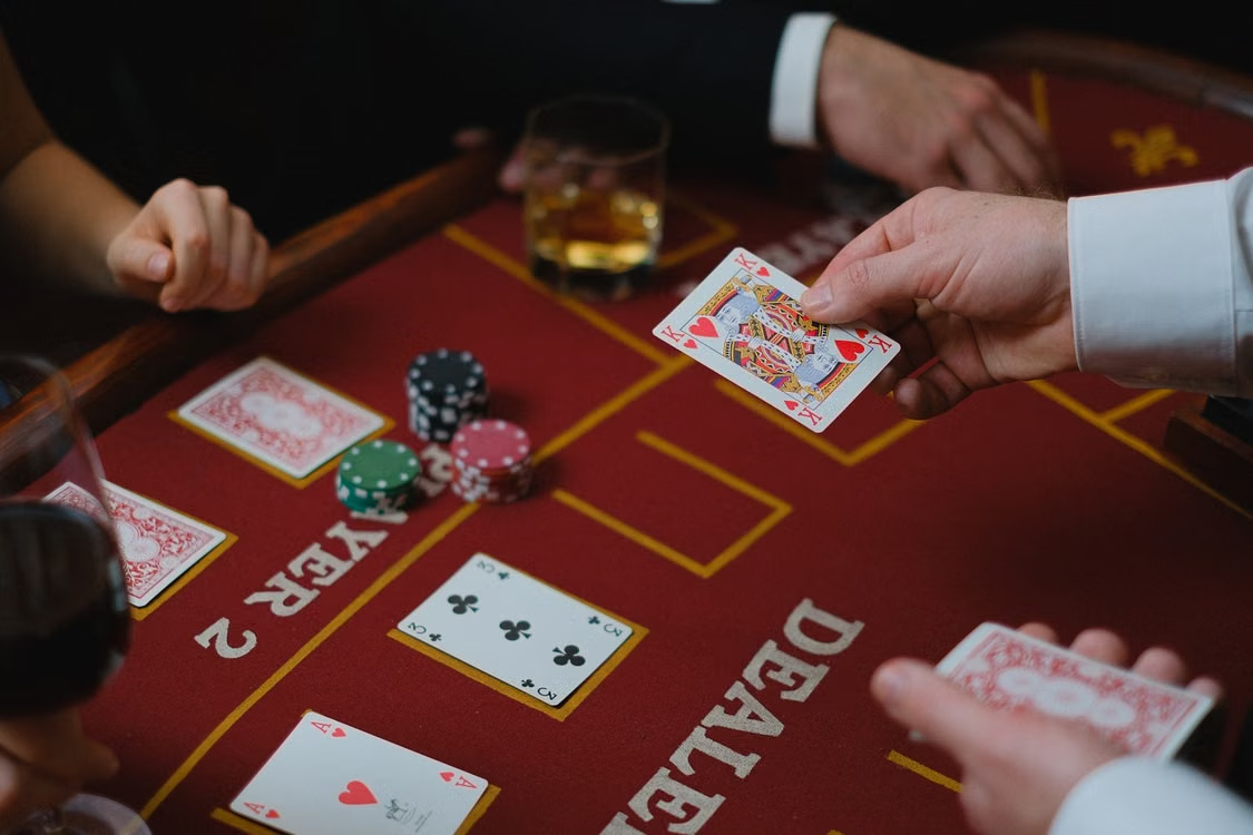 Why Familiarity Beats Novelty for Most Regular Casino Players