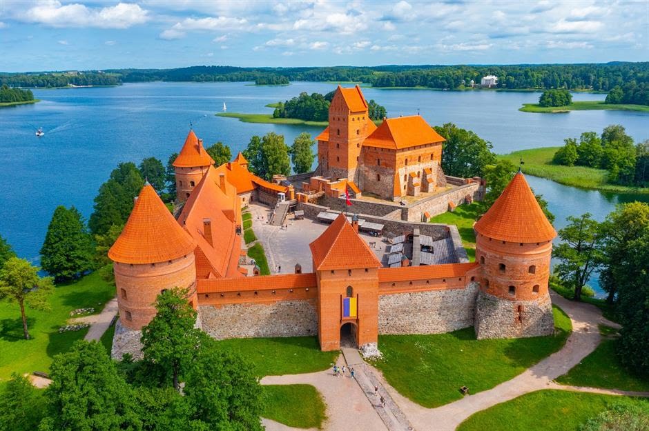 Top 10 Most Beautiful Castles And Fortresses In The World 2026