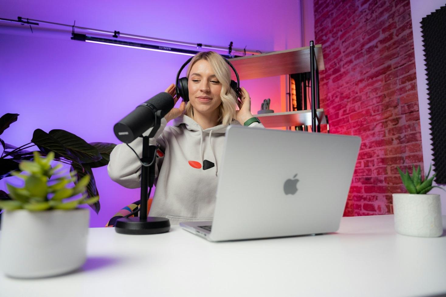 အားကစား Podcast ပံ့ပိုးကူညီမှုများသည် အာရှတွင် ဝင်ငွေမည်ကဲ့သို့ရရှိသနည်း။