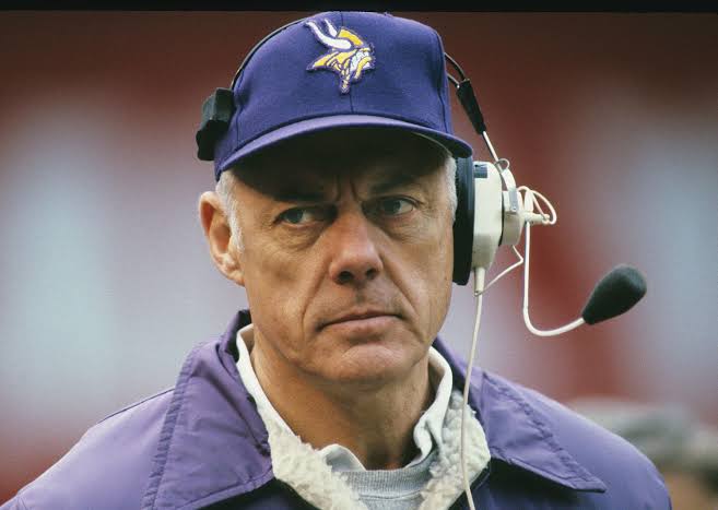Top 10 Oldest Living NFL Players In The World 2025